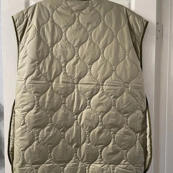 H&M Quilted Oversized Vest Blogger Favorite - Picture 9 of 17